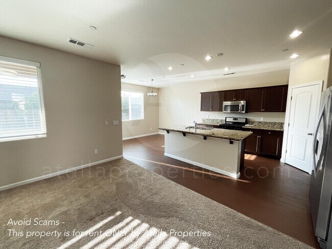 Building Photo - 2859 S Oakhurst Ct