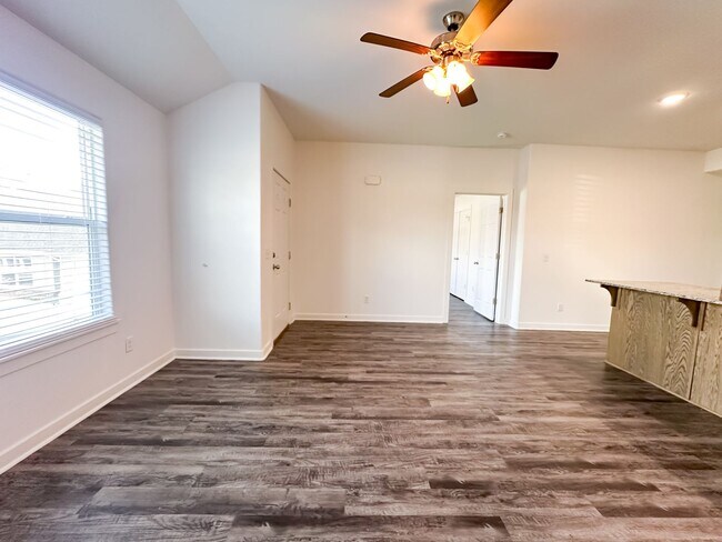 Foto del edificio - 325 Brook Ct
