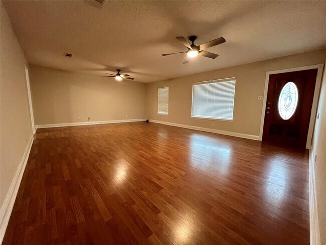 Building Photo - 795 Vogel Dr