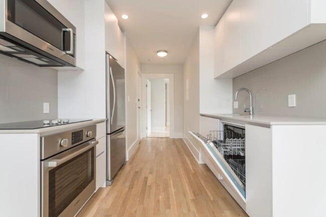 Building Photo - 3 bedroom in Boston MA 02135