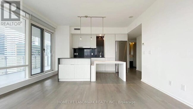 Building Photo - 1 Bloor St E