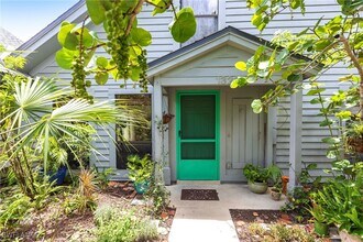 Building Photo - 1323 Solana Rd