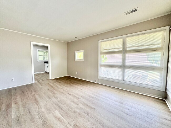 Building Photo - Cute 3 BR House Convenient to US-29 and We...