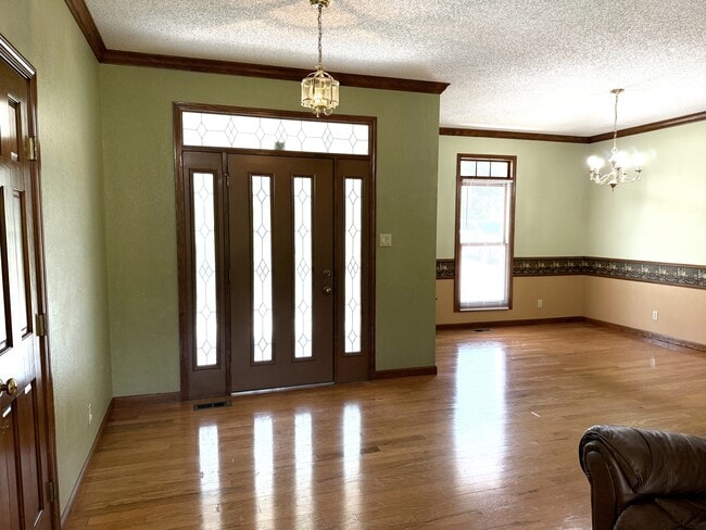 Building Photo - 124 Oak Bend Loop