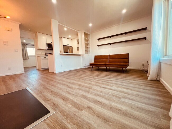 Foto del edificio - City Heights Fully Renovated One Bedroom Gated Condo with Garage