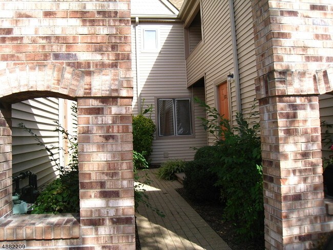 Building Photo - 131 Sunrise Dr