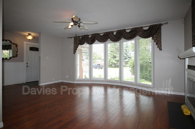 Photo du bâtiment - 12203-12149 149 Ave NW