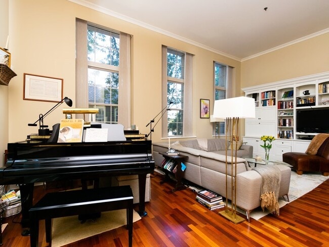 Building Photo - 30 Monument Sq