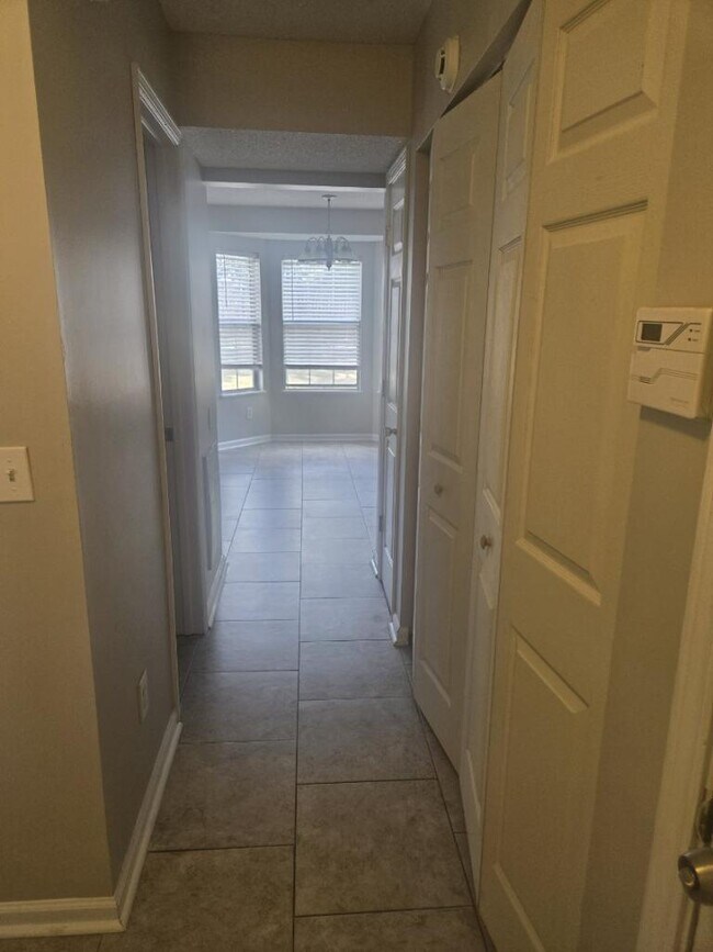 Building Photo - 215 Sterling Hills Cir