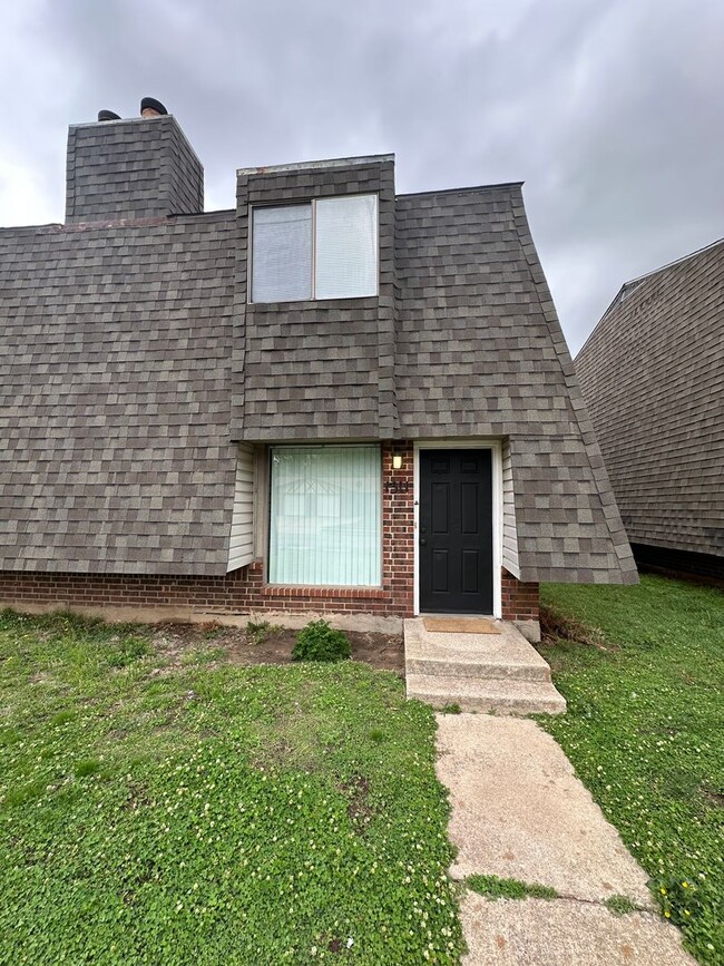 Photo - 1311 Eastgate Dr Townhome