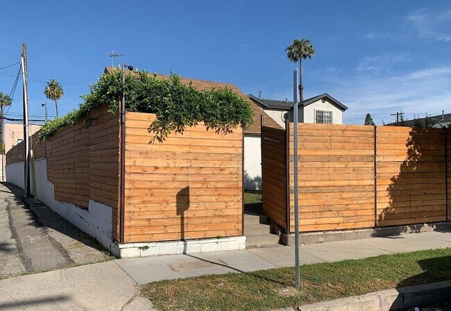 Building Photo - 1375 S Cochran Ave