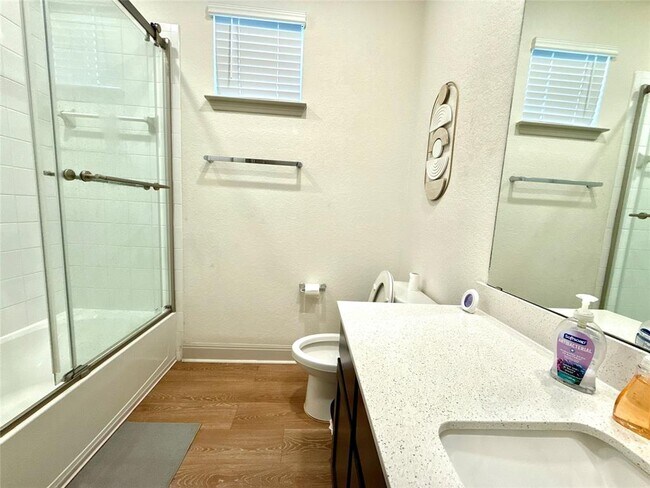 Foto del edificio - 17217 Bassano Ave