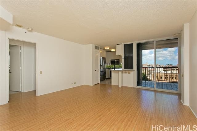 Building Photo - 1212 Nuuanu Ave