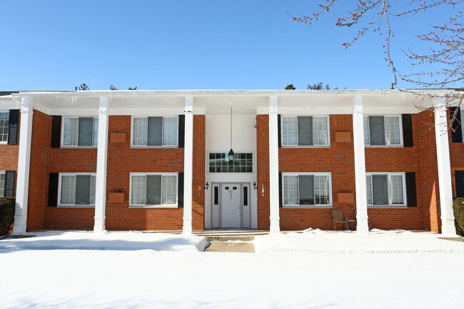 Building Photo - COLONIAL APARTMENTS