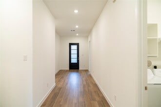 Building Photo - 31026 Sun Vly Dr