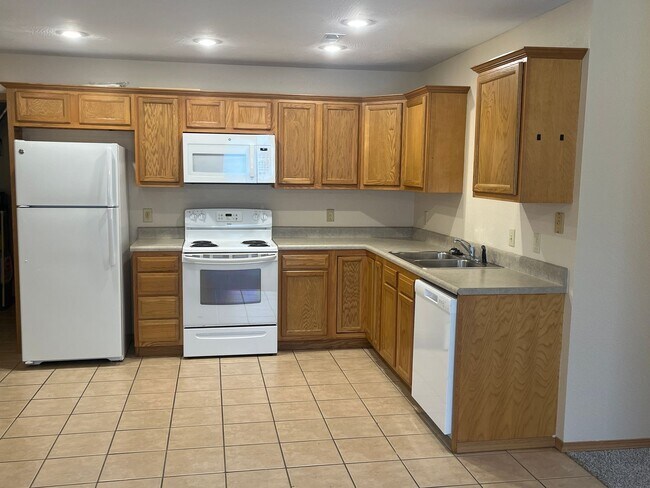 Building Photo - 137 Bailey Cir