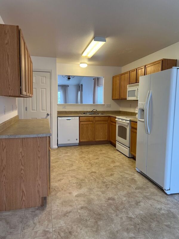 Building Photo - 8215 Silver Glen Dr