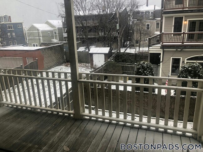 Foto del edificio - 695 E 7th St