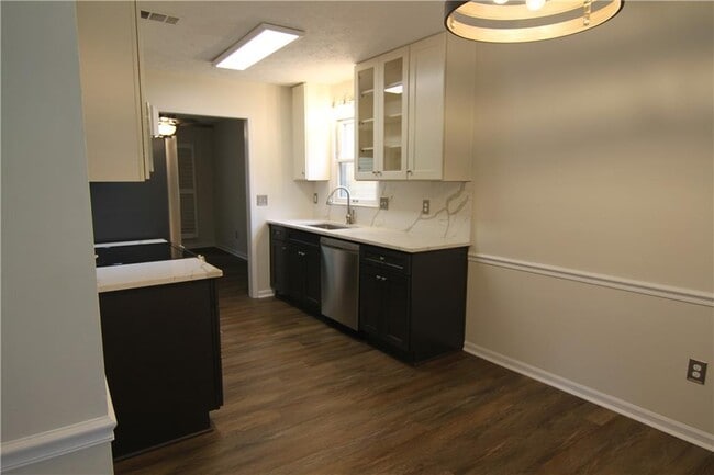 Building Photo - 2823 New S Dr