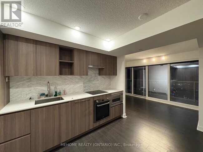 Building Photo - 19 Bathurst St
