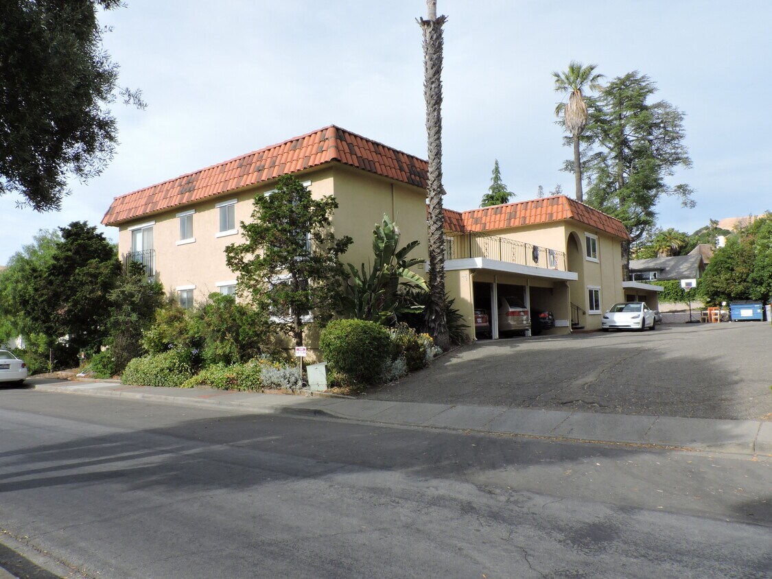 Primary Photo - 43100 Starr St