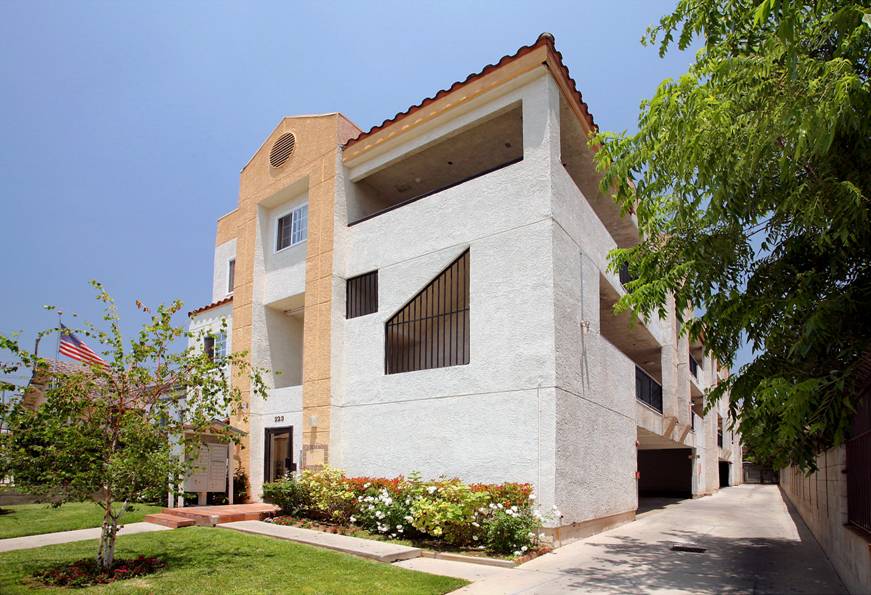 Building Photo - 223 N Avenue 55