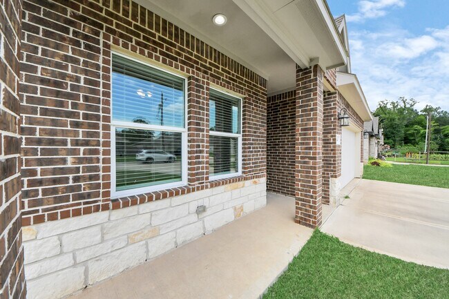 Building Photo - 314 Carlos Leal Dr