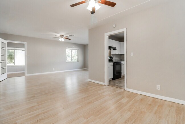 Building Photo - Comfortable 3-Bedroom Home in St. Petersburg, FL