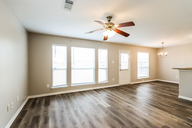 Foto del edificio - 1111 Richcrest Dr