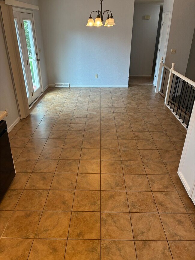 Foto del edificio - 1823 Cedar Ridge Rd