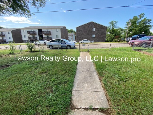 Foto del edificio - Updated Four Bedroom Home with a Full Walkout Basement
