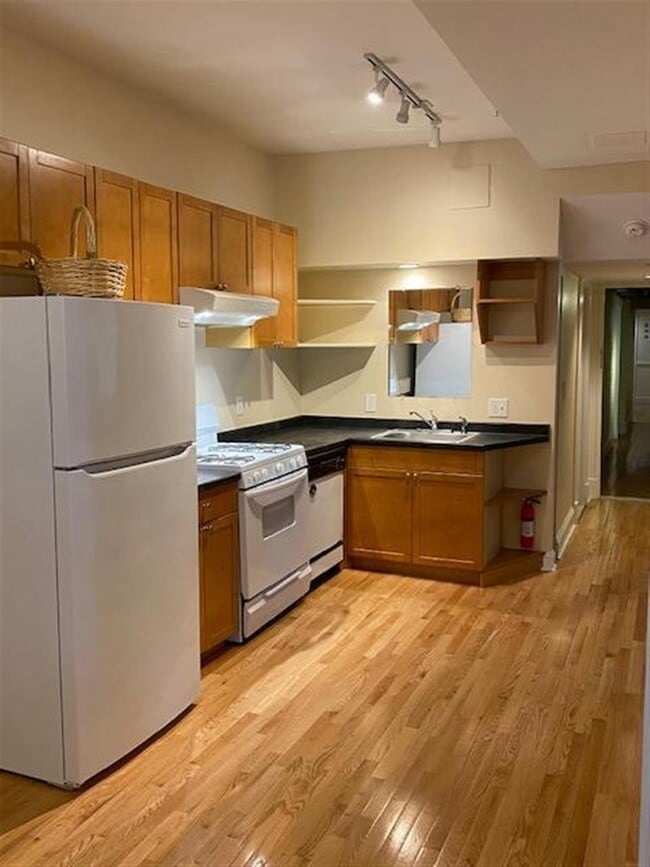 Building Photo - 878 Massachusetts Ave