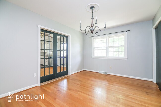 Foto del edificio - 4112 Redwood Cir