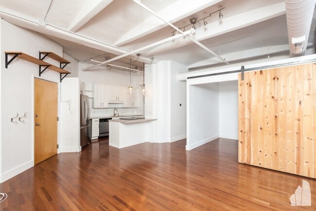 Building Photo - 801 S Wells St
