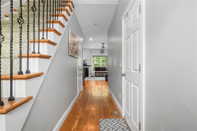 Foto del edificio - 404 Hunting Hill Dr