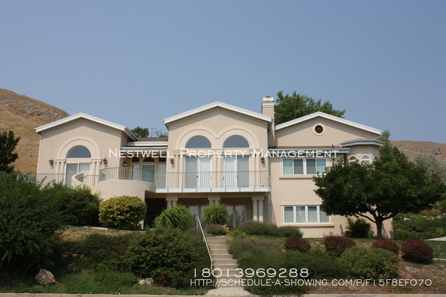 Building Photo - Beautiful Salt Lake City 5 bed Rambler