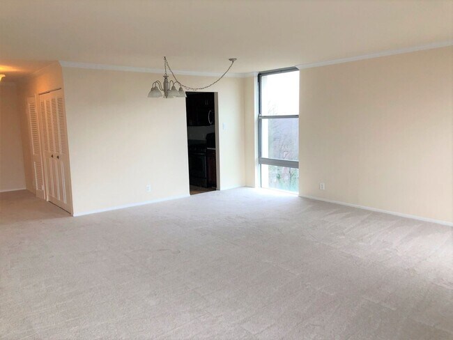 Building Photo - When Location, Ammenities, and Breath-Taki...