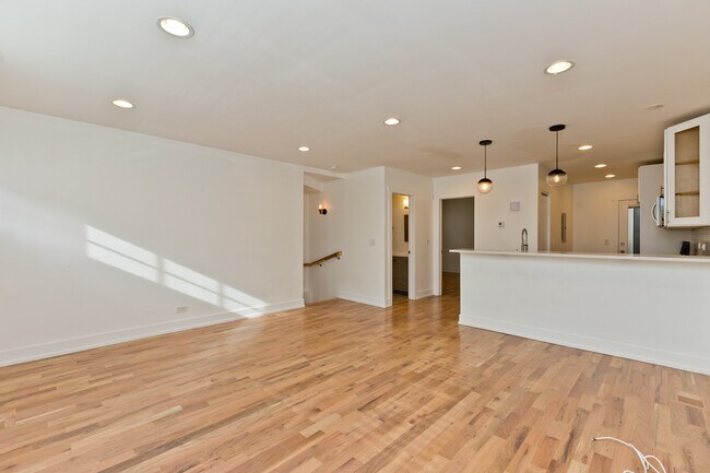 Foto del edificio - 2509 N Clybourn Ave