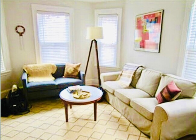 Building Photo - 106 Rockview St