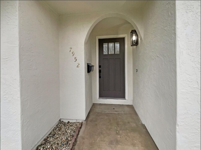 Foto del edificio - 7952 Summerplace Dr