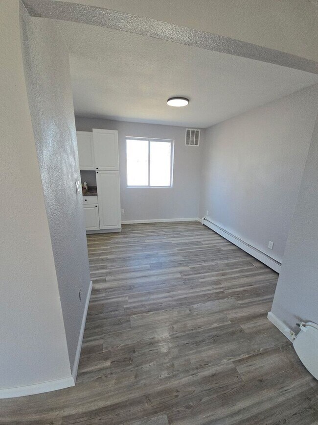 Foto del edificio - 2 Bed 1 Bath Apartment