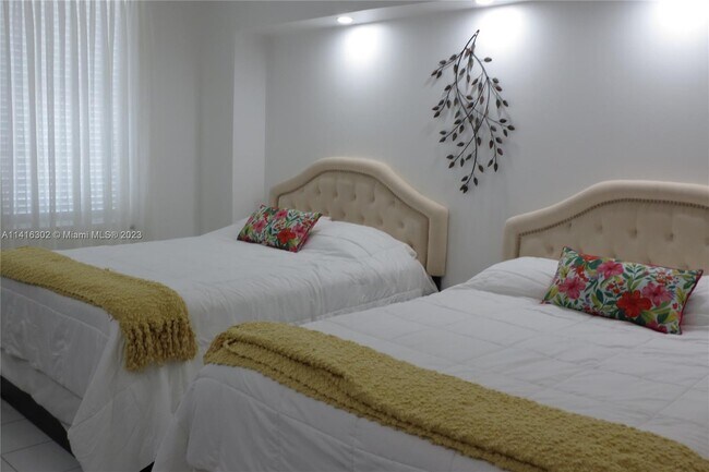 Building Photo - 3725 S Ocean Dr