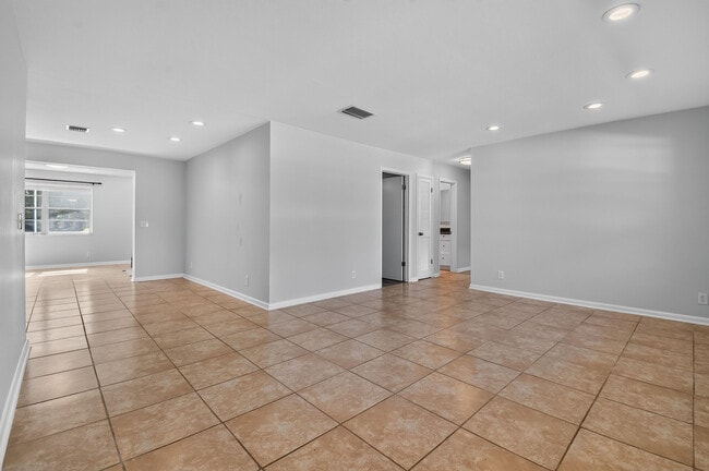 Building Photo - 1317 Willow Rd