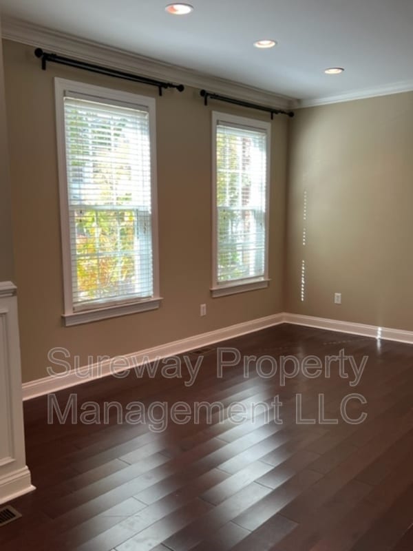 Building Photo - 53 Malsbury St