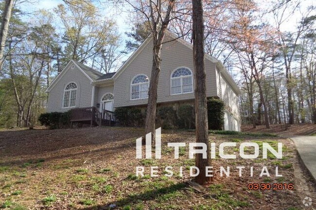 Building Photo - 2310 Mills Wood Run