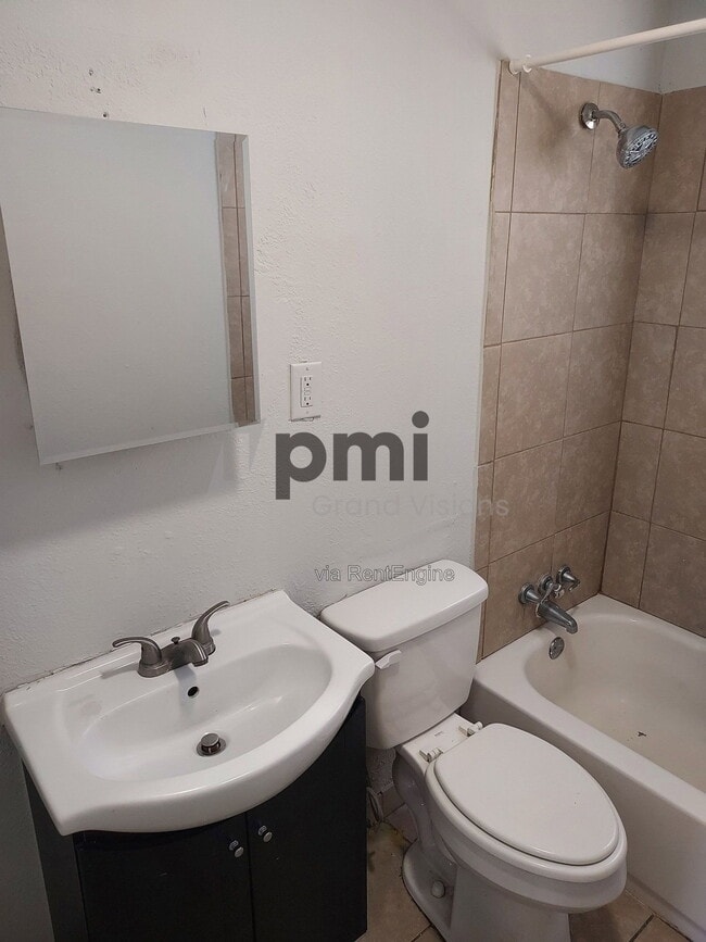 Building Photo - 801 Cantrell Heights St