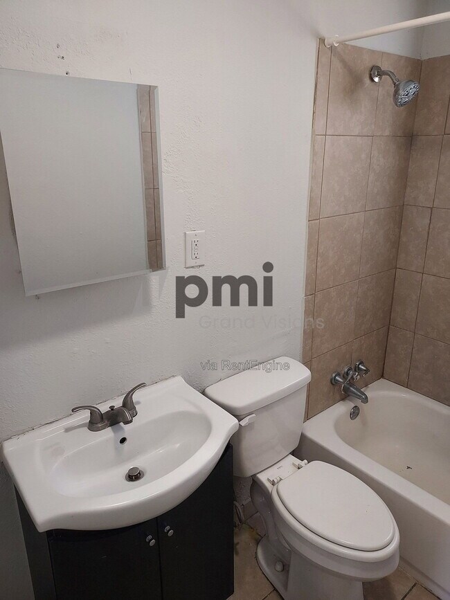 Foto del edificio - 801 Cantrell Heights St