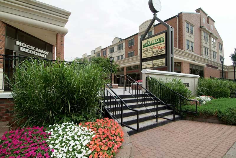 Primary Photo - 209 Edgewater Town Center