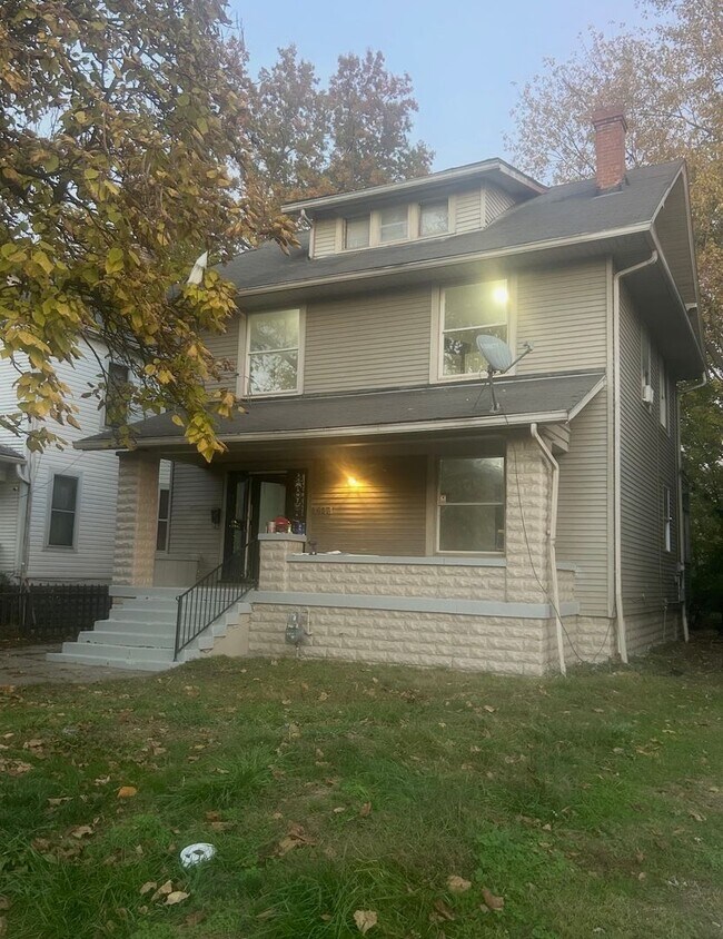 Beautifully renovated 4 bedroom house! - Beautifully renovated 4 bedroom house!