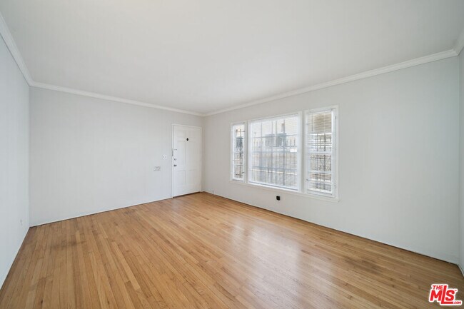 Building Photo - 1408 N Mansfield Ave